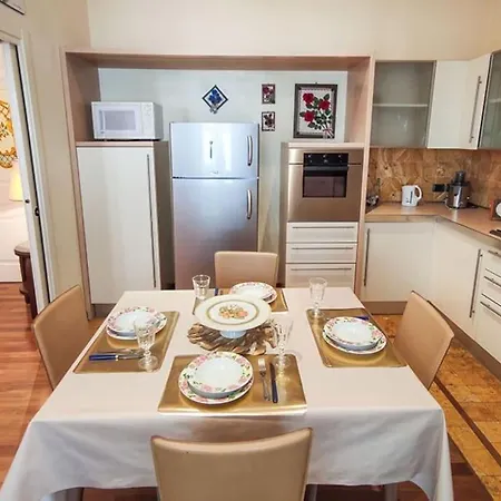 La Casa Di Alessia Con Corte Privata דירה *