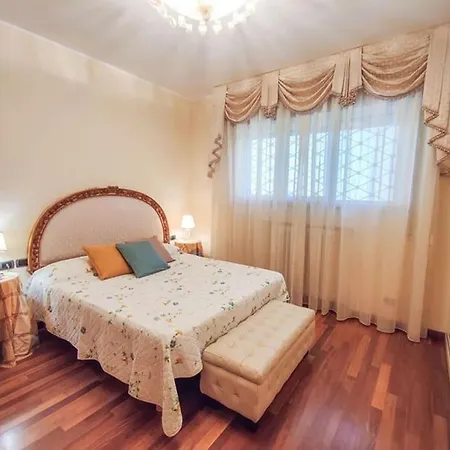 La Casa Di Alessia Con Corte Privata סן בנדטו דל טרנטו